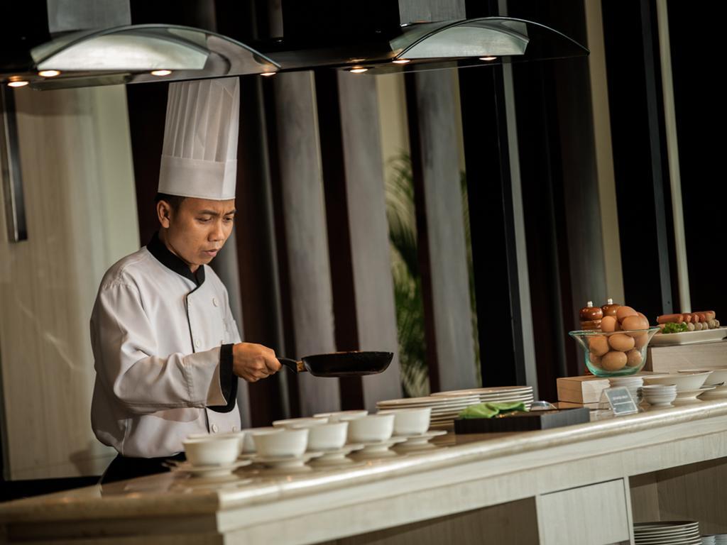 Hotel Santika Pekalongan Exteriör bild