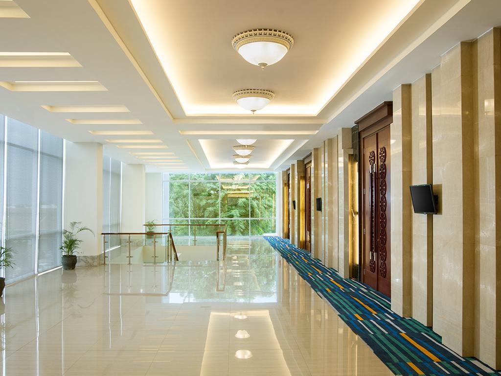 Hotel Santika Pekalongan Exteriör bild