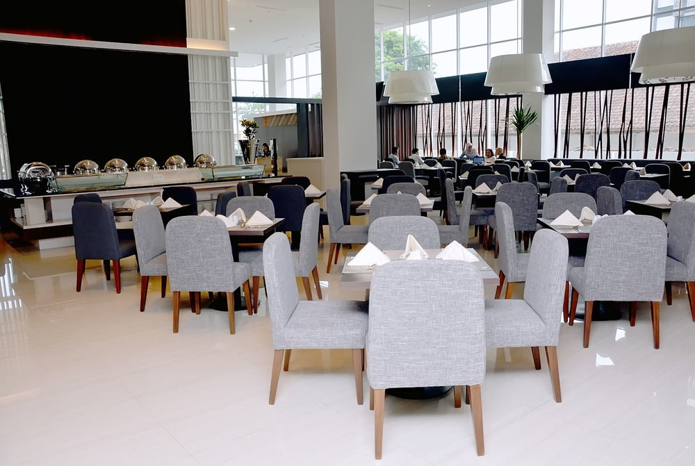Hotel Santika Pekalongan Exteriör bild