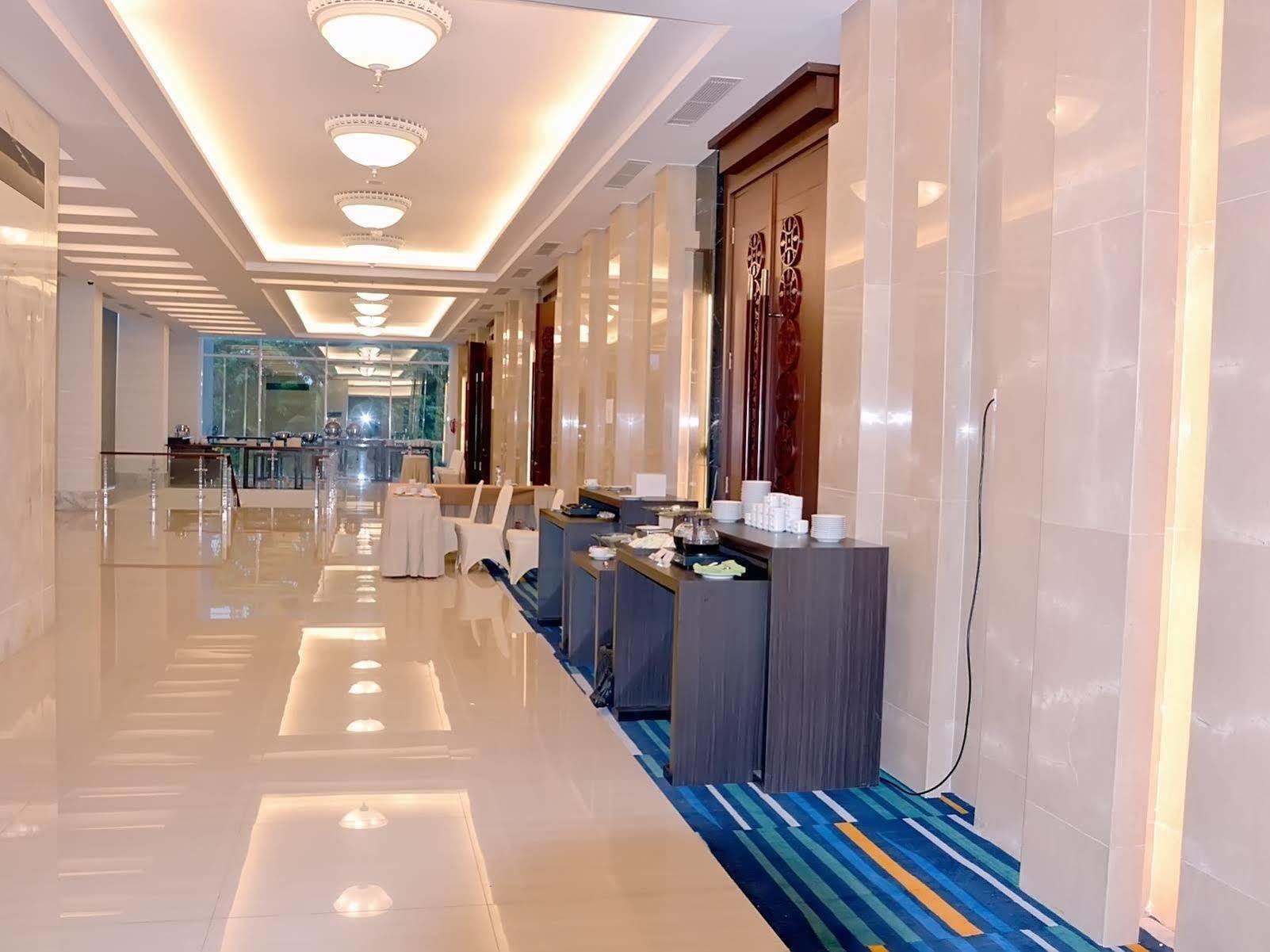 Hotel Santika Pekalongan Exteriör bild