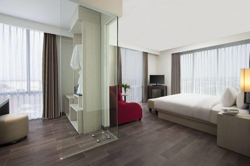 Hotel Santika Pekalongan Exteriör bild